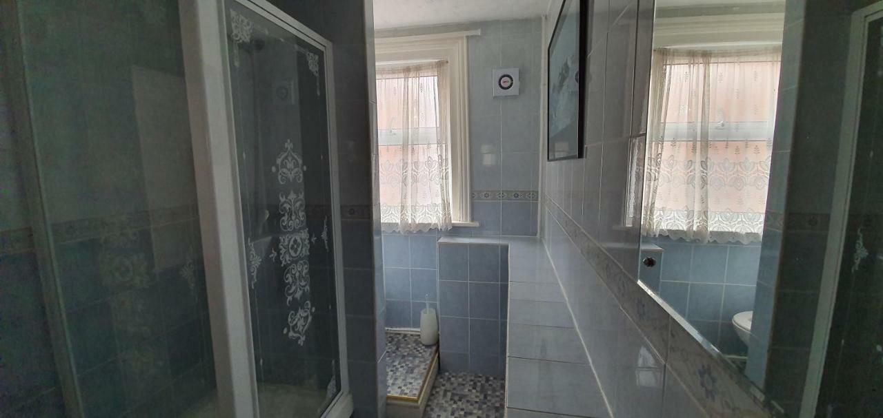 Гостевой дом Chandos Premier